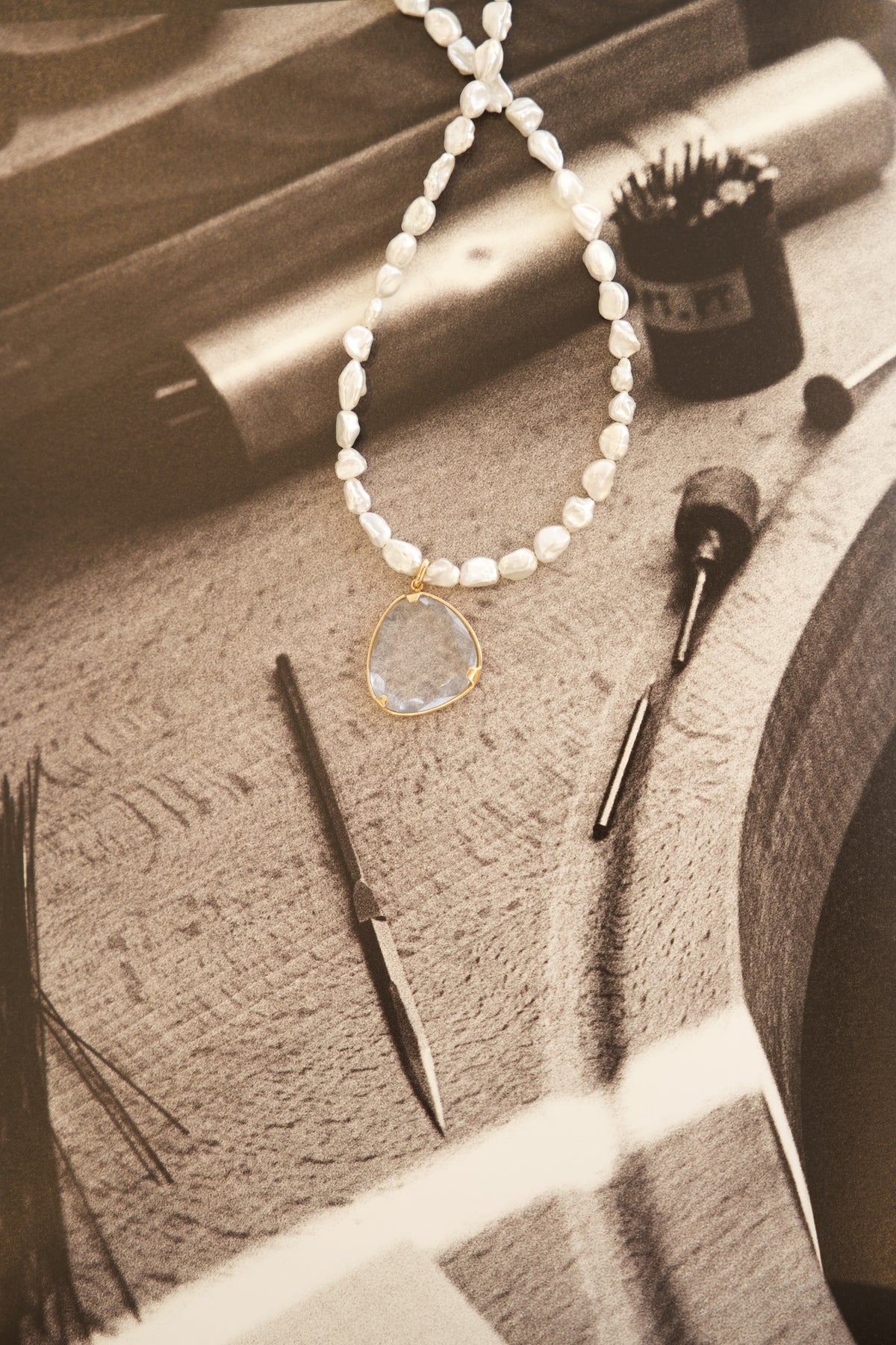 Collier perles de Keshi et topaze bleu