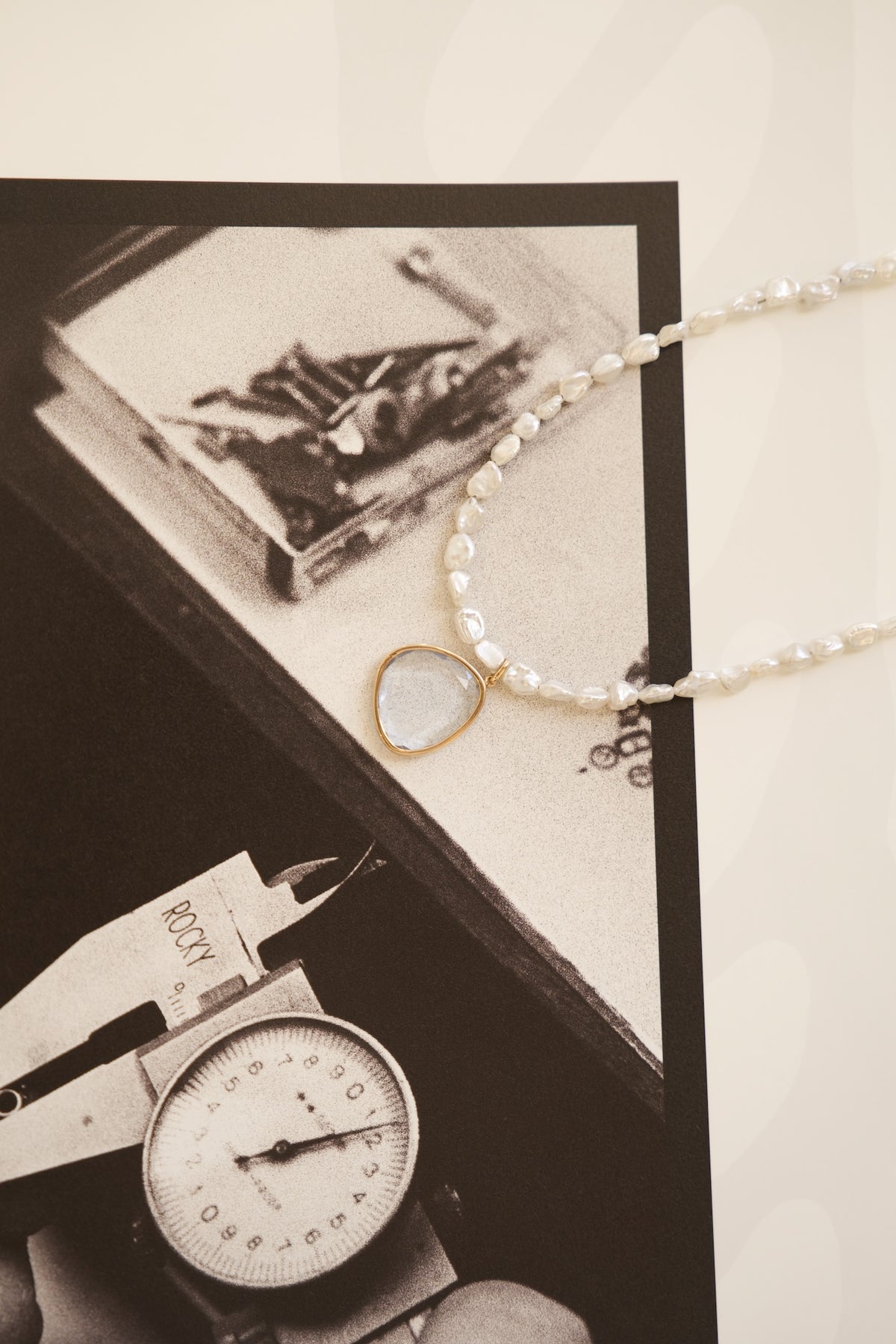Collier perles de Keshi et topaze bleu