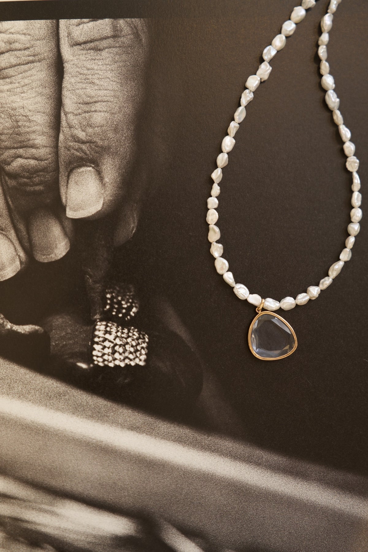 Collier perles de Keshi et topaze bleu