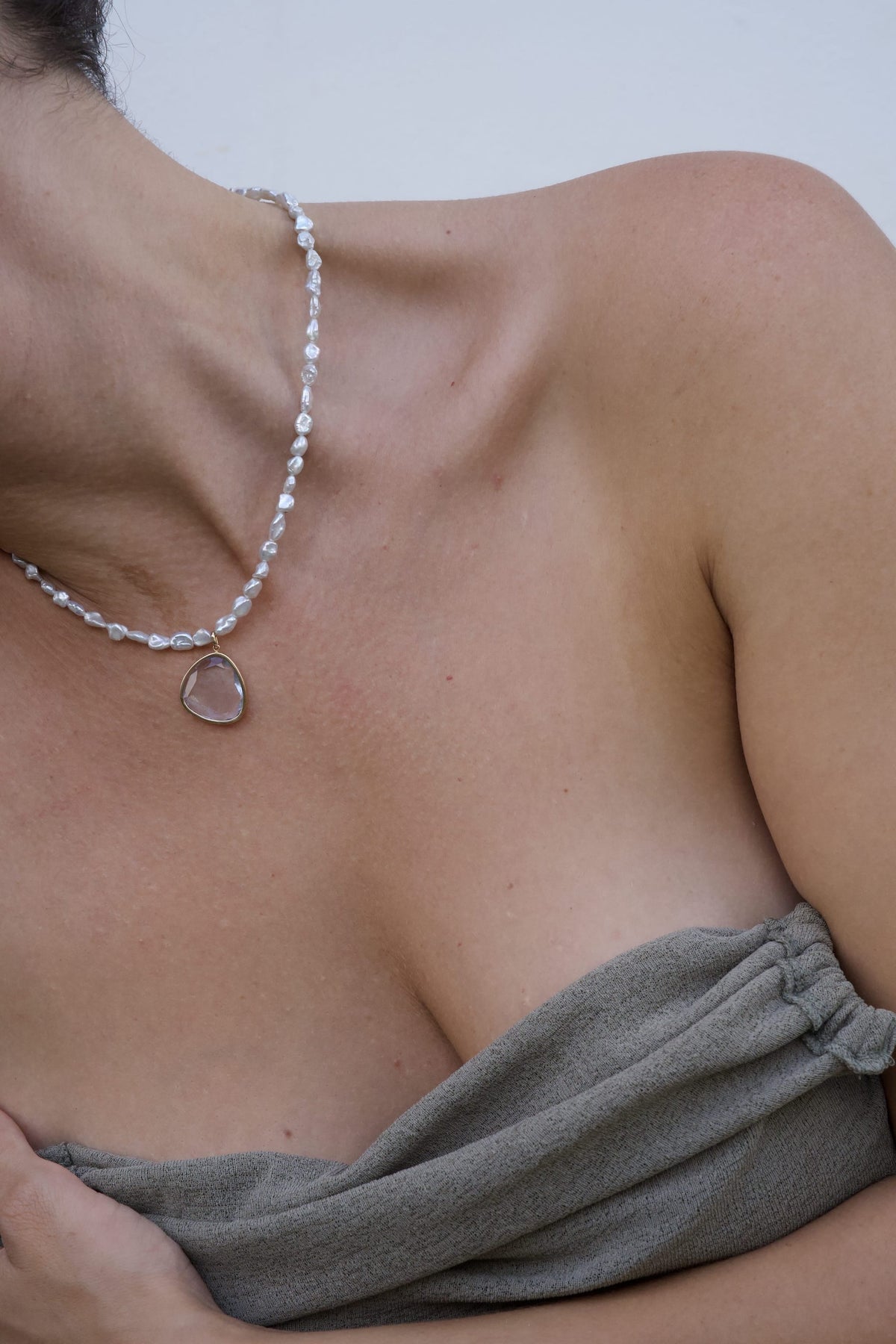 Collier perles de Keshi et topaze bleu