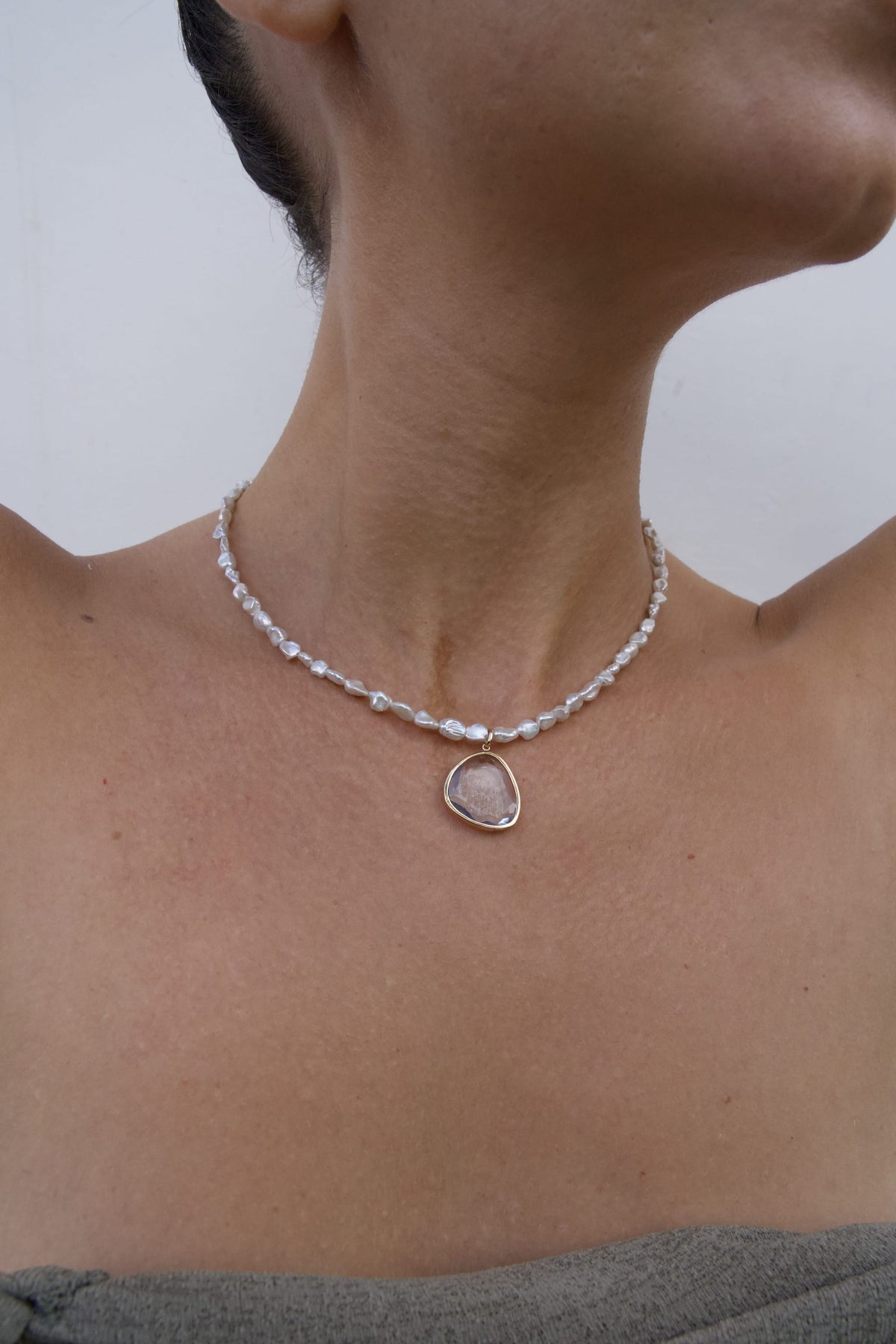 Collier perles de Keshi et topaze bleu